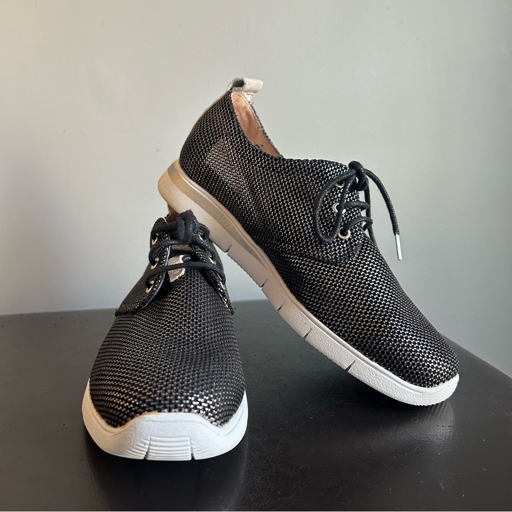 Hispanitas Black & Silver Metallic Scale Detail Lightweight sneakers